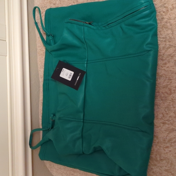 Super cute faux leather mini dress, looks like Leather!! Great material! Green - Picture 4 of 4